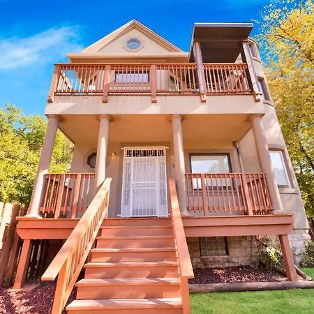 Beautiful 6-Bedroom, Private Mansion With Hot Tub